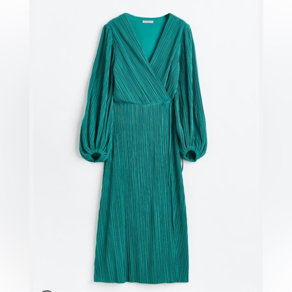 H&M Dresses & Skirts - H&M Green Pleated Dress